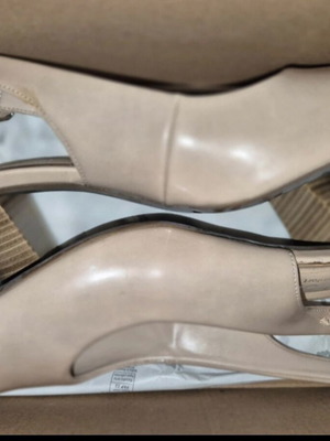 Gabor beige anatomical pumps size 42
