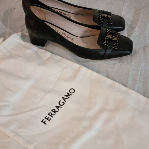 Salvatore Ferragamo shoes size 38.5 used, black pumps