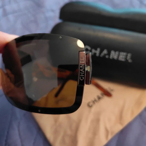 Chanel sunglasses like new, brown