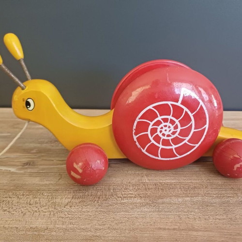 Kouvalias wooden toy used with minor wear on wheels