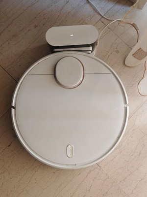 Xiaomi Mi Robot Vacuum P like new with laser mapping and mopping