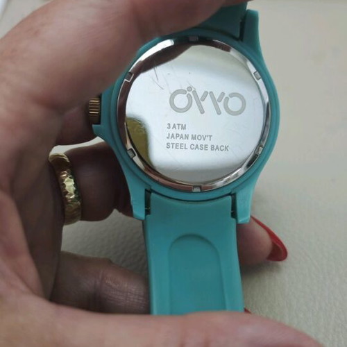 OYYO watch like new, veraman color