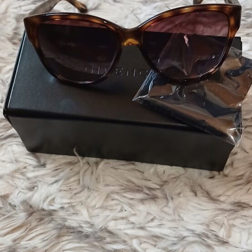 Givenchy SGV815 sunglasses like new, brown