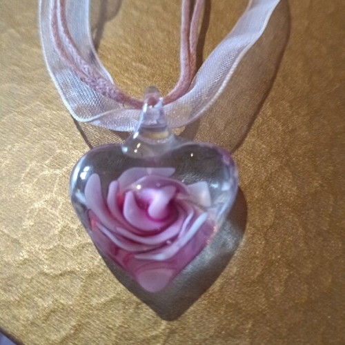 Necklace with glass heart in pink and black like new