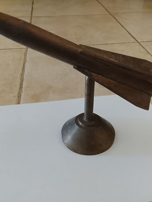 Μεταλλικό ομοίωμα πυραύλου ψυχρού πολέμου vintage μεταχειρισμένο με επιτραπέζια βάση