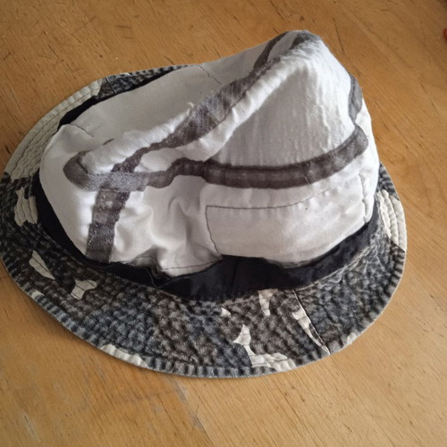 Men's camouflage hat like new, size 60, green and gray