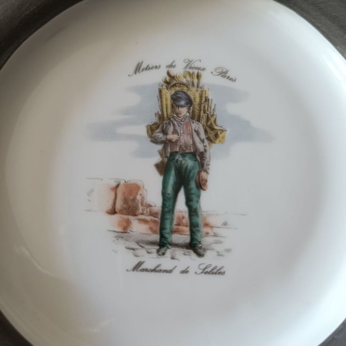 Decorative porcelain plate with pewter base like new