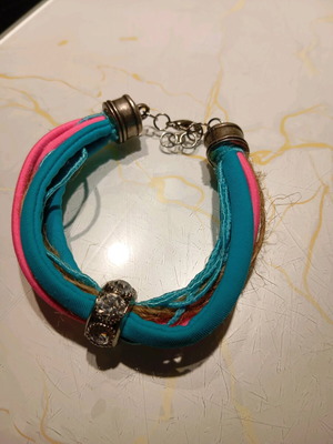 Handmade bracelet new with elastics, cords and strass