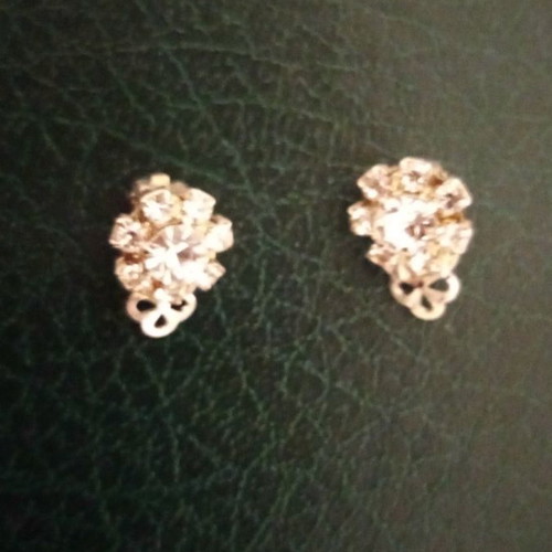 Earrings used flower design with subtle rhinestones