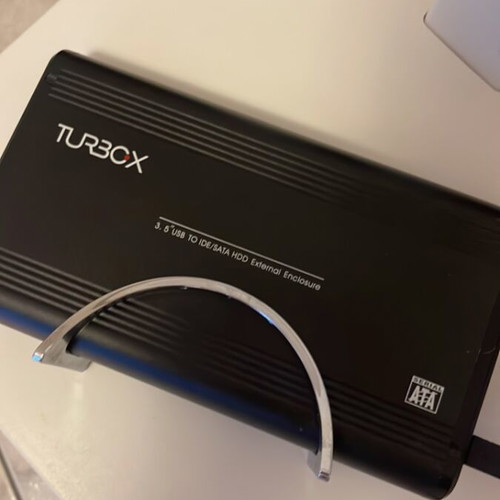 Hard Drive Enclosures with 500GB HDD like new