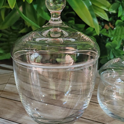 Elegant 3-piece glass set with lids and Vela aroma lamp