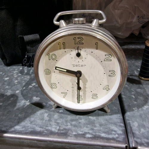 Peter wind-up clock used, analog tabletop
