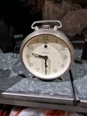 Peter wind-up clock used, analog tabletop