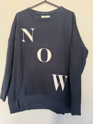 Bershka Navy Blue Oversized Sweatshirt used, XS
