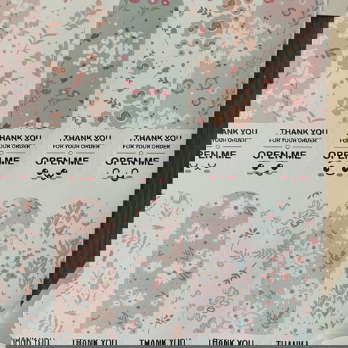 Σετ πακεταρίσματος καινούργιο με ροζ σακούλες και αυτοκόλλητα