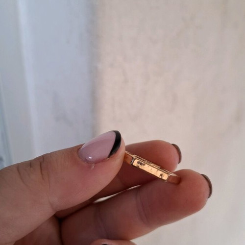 Hexagonal women's ring like new, gold color, size 19 or 20