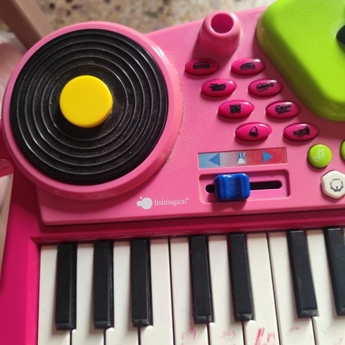 Imaginarium piano used, good condition