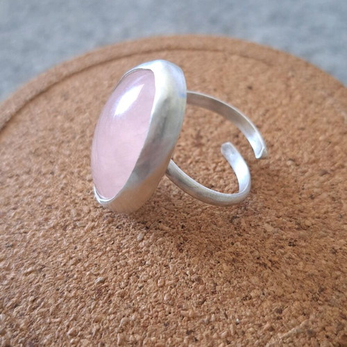 Handmade silver ring with rose quartz like new