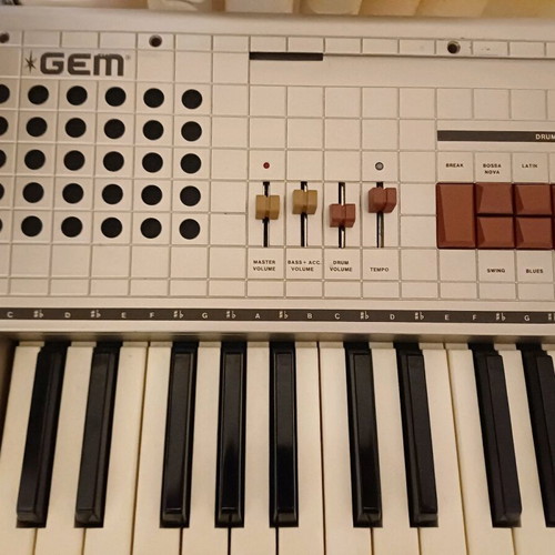 Gem G-10 harmonium keyboard