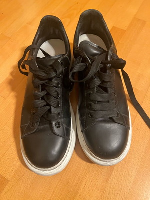 Alexander McQueen Oversized low-top sneakers used, size 42, black