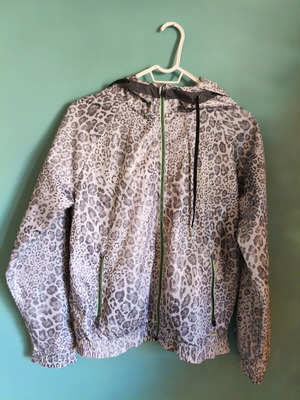 Дамско ветроустойчиво яке Pull & Bear като ново, размер S