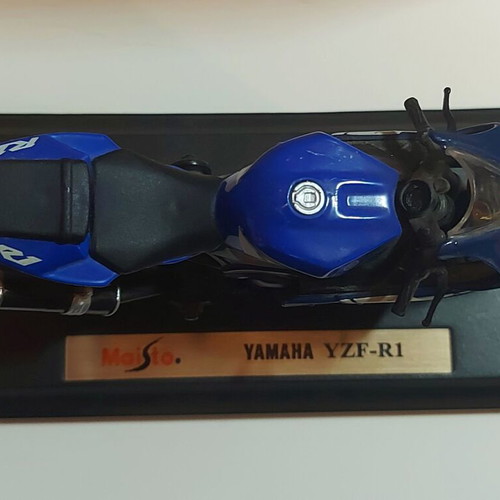 Yamaha YZF-R1 Maisto 1:18 model motorcycle like new