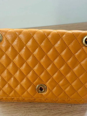 Καπιτονέ Τσάντα Ώμου Mustard Σαν Καινούργιο Με Χρυσή Αλυσίδα