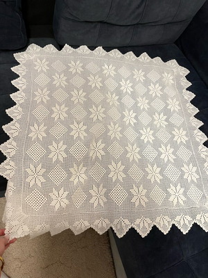 Handmade crochet table runner pattern like new (82x82)