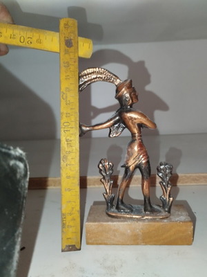 Decorative figurine used