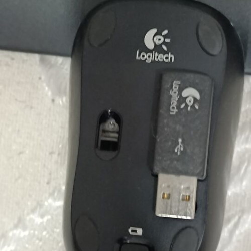 Logitech MK320 wireless keyboard and mouse combo like new