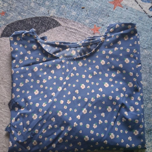 Women's blouse small with floral pattern and 3/4 ruffle sleeves like new