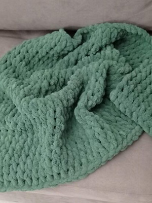 Handmade pet set with Alize Puffy yarn, hypoallergenic, green