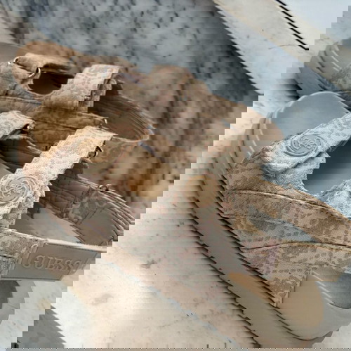 Guess σανδάλια μπεζ μονόγραμμα 39 σε άριστη κατάσταση