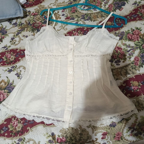 Top with adjustable straps and lace, cream color