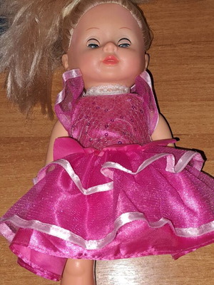Doll with mechanism used, with one leg