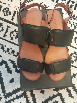 MAGO sandals size 38 leather like new, black