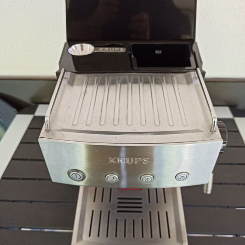 Krups XP 5200 Electronic Espresso Cappuccino Coffee Maker like new with milk frother