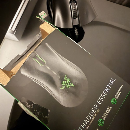 Razer DeathAdder Essential 2026 gaming mouse like new, wired