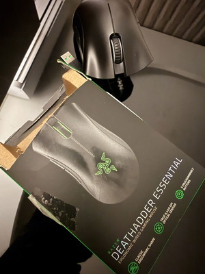 Razer DeathAdder Essential 2026 gaming mouse like new, wired