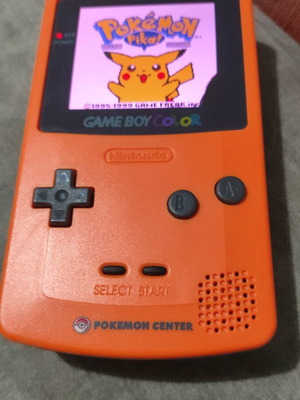 Game Boy Color с IPS с малко изгаряне в долния десен ъгъл на екрана