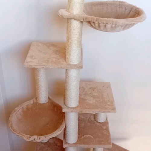 Cat scratching tree like new, 7 levels