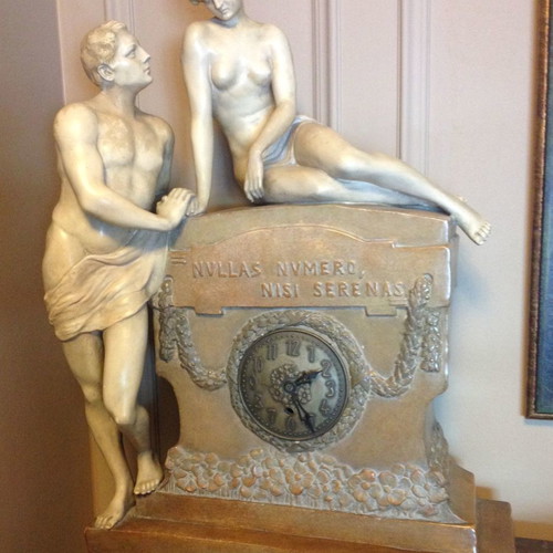 Decorative figurine Couple with clock used, analog table clock