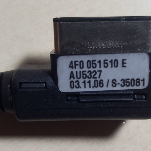 4F0051510E AU5327 Audi AMI Cable Adapter new with iPod connector