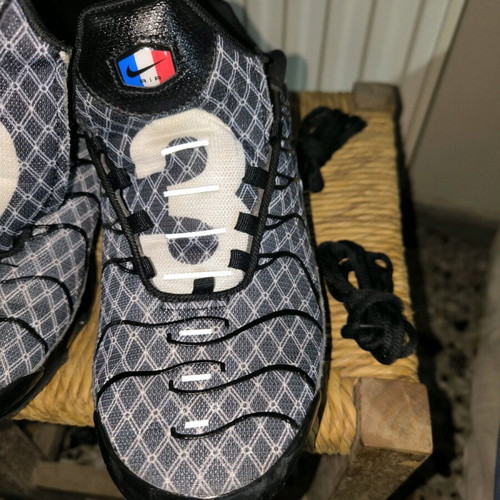 Nike Air Max Plus Tn Tuned Saint Denis 93 used, size 44, black sneakers