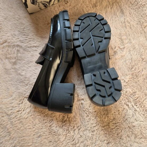 Loafers patent leather like new, size 37, black