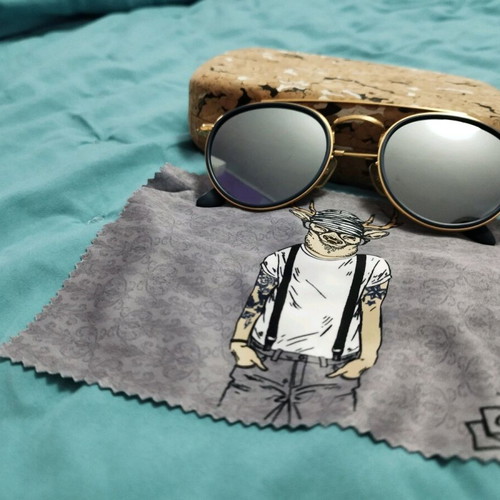 Estilo sunglasses new with blue mirror lenses