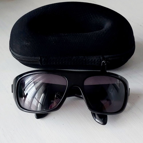 Gucci sunglasses unisex like new, black