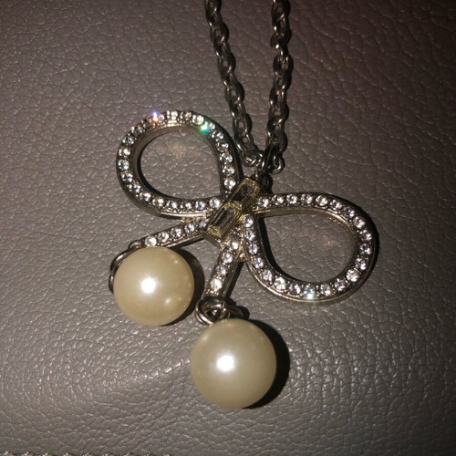Long silver chain with 2 pendants, pearls and rhinestones, new