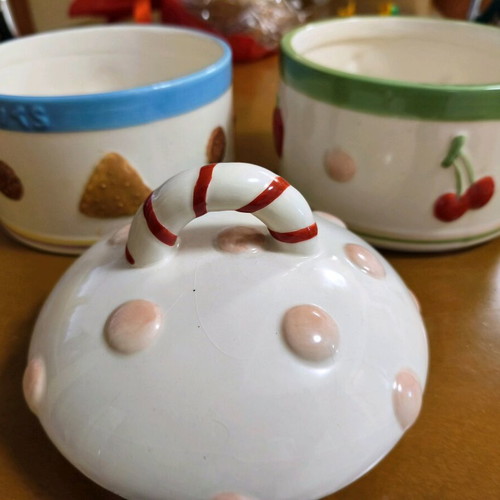 Omnishop two-tier ceramic biscuit jar like new with candy-shaped lid