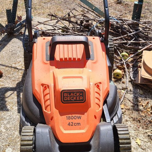 Black & Decker BEMW481BH electric lawn mower 1800W 42 cm blade